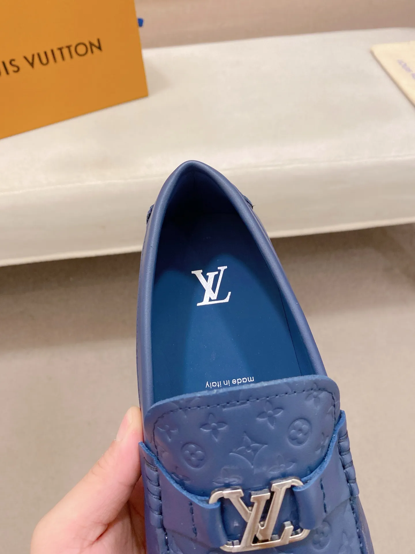 Factory price: 500💰High-end quality! LV 🆕🆕Exclusive hot-selling products in stock🔥🔥New products on the shelves, high-quality Ferragamo men's pea shoes, high-end casual driving shoes, with complete packaging! 💪 💪 Material: imported first-layer cowhide 🐂 + imported high-quality buffalo leather lining + wear-resistant outsole 👍🏻👍🏻 Features: high-end and comfortable, purely handmade 🚀 🚀 Create the perfect shoes that suit you best 🔥 🔥 Size: (38-44) 45 standard size can be customized!